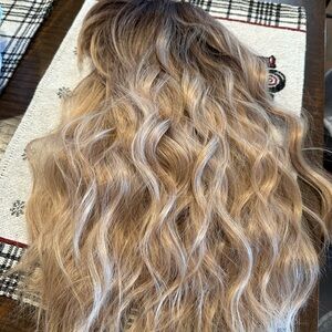 Luxurious Honey Blonde Wavy Hair Wig with bangs!